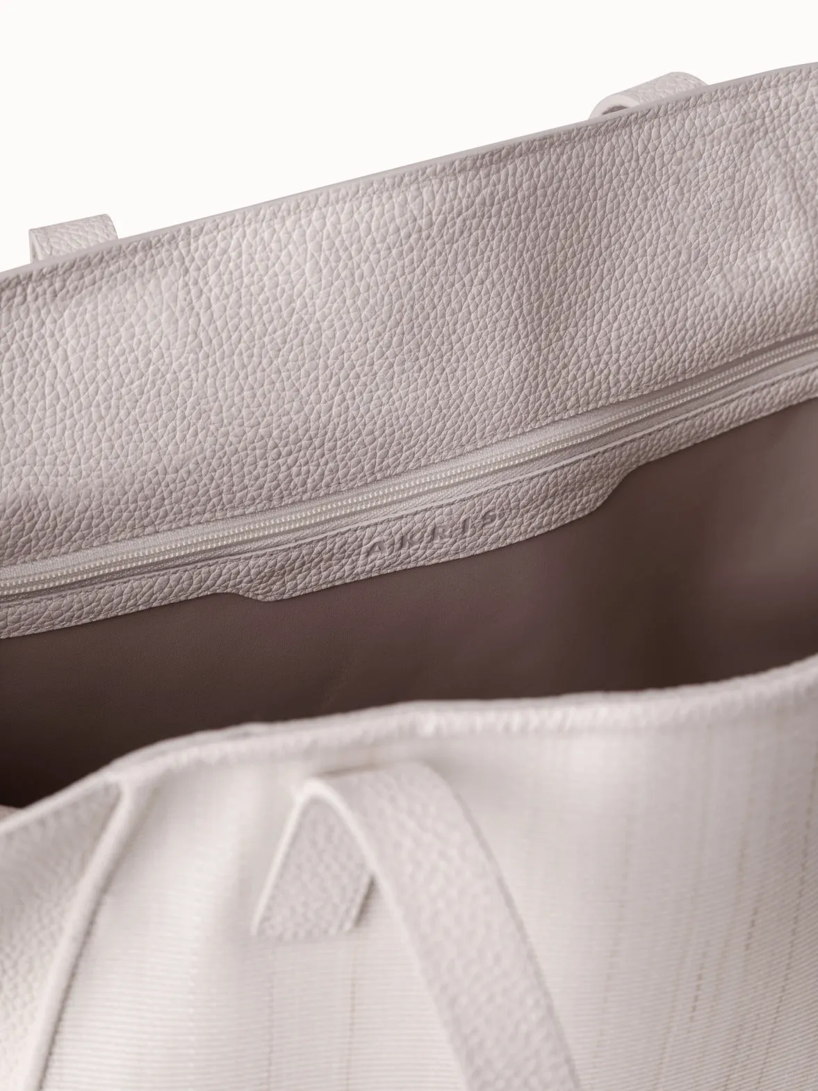 Ai Medium Shoulder Tote Akris