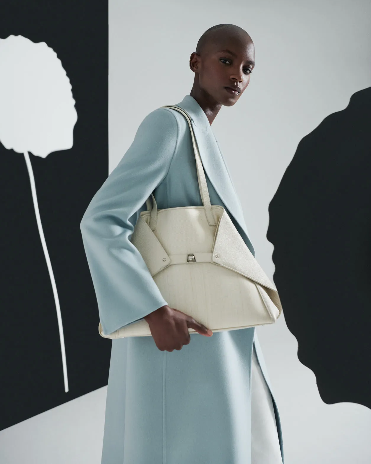 Ai Medium Shoulder Tote Akris