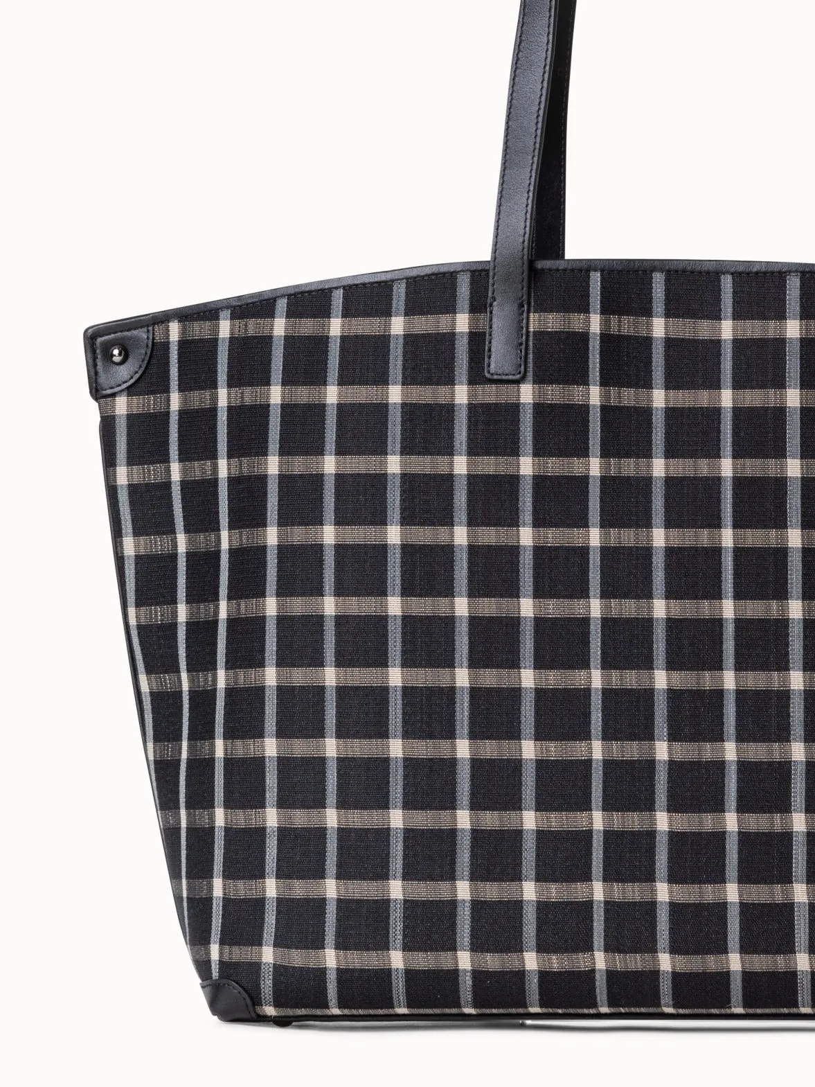 Ai Medium Shoulder Tote Akris