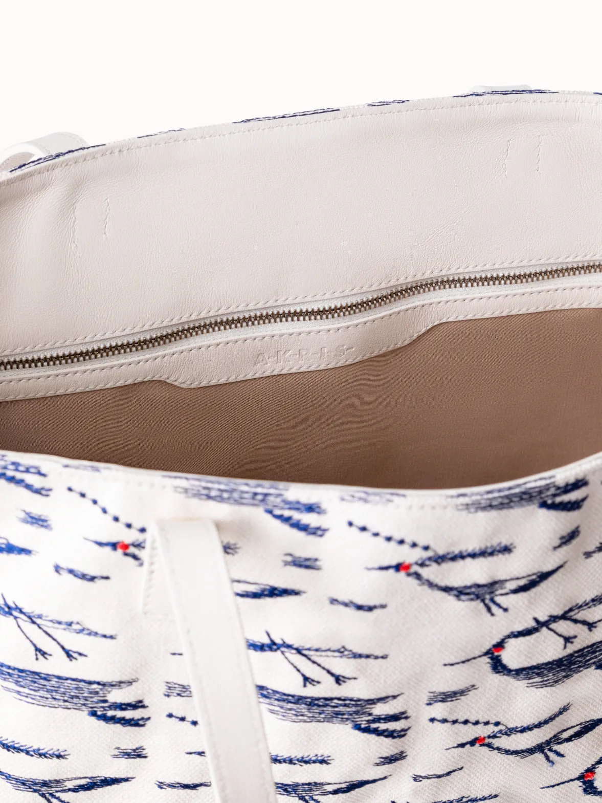 Ai Medium Shoulder Tote Akris