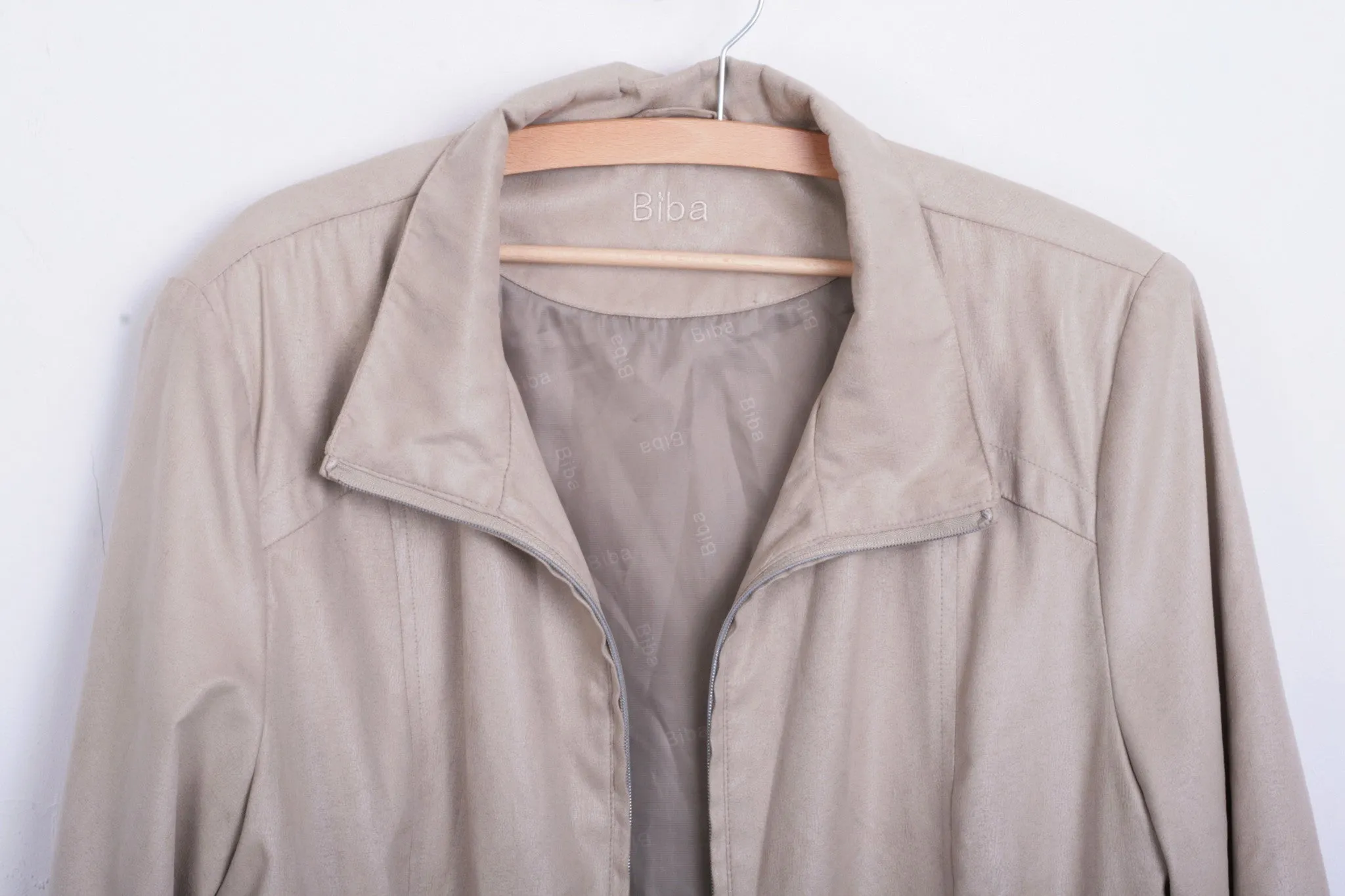 Biba Womens 44 XL Jacket Beige Shiny Lightweight Zip Up Classic Top