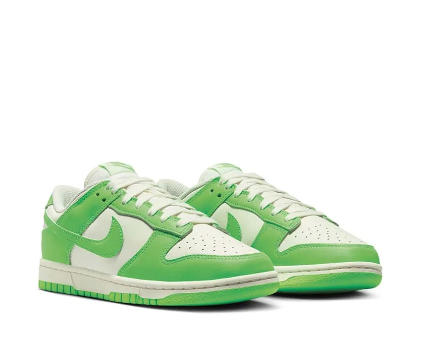 Nike Dunk Low W "Green Strike"
