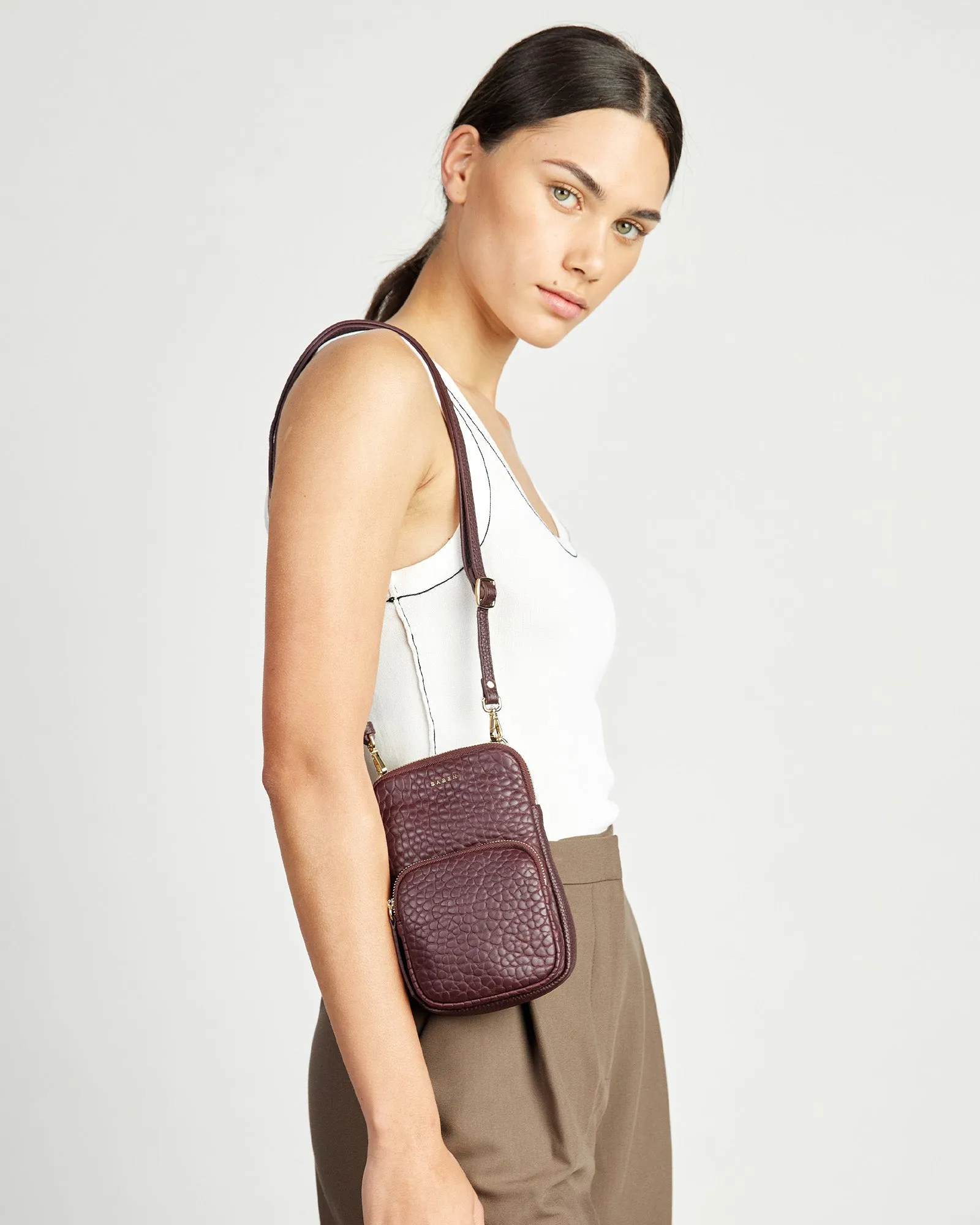 Saben Nikko Pocket Phone Sling Merlot Bubble