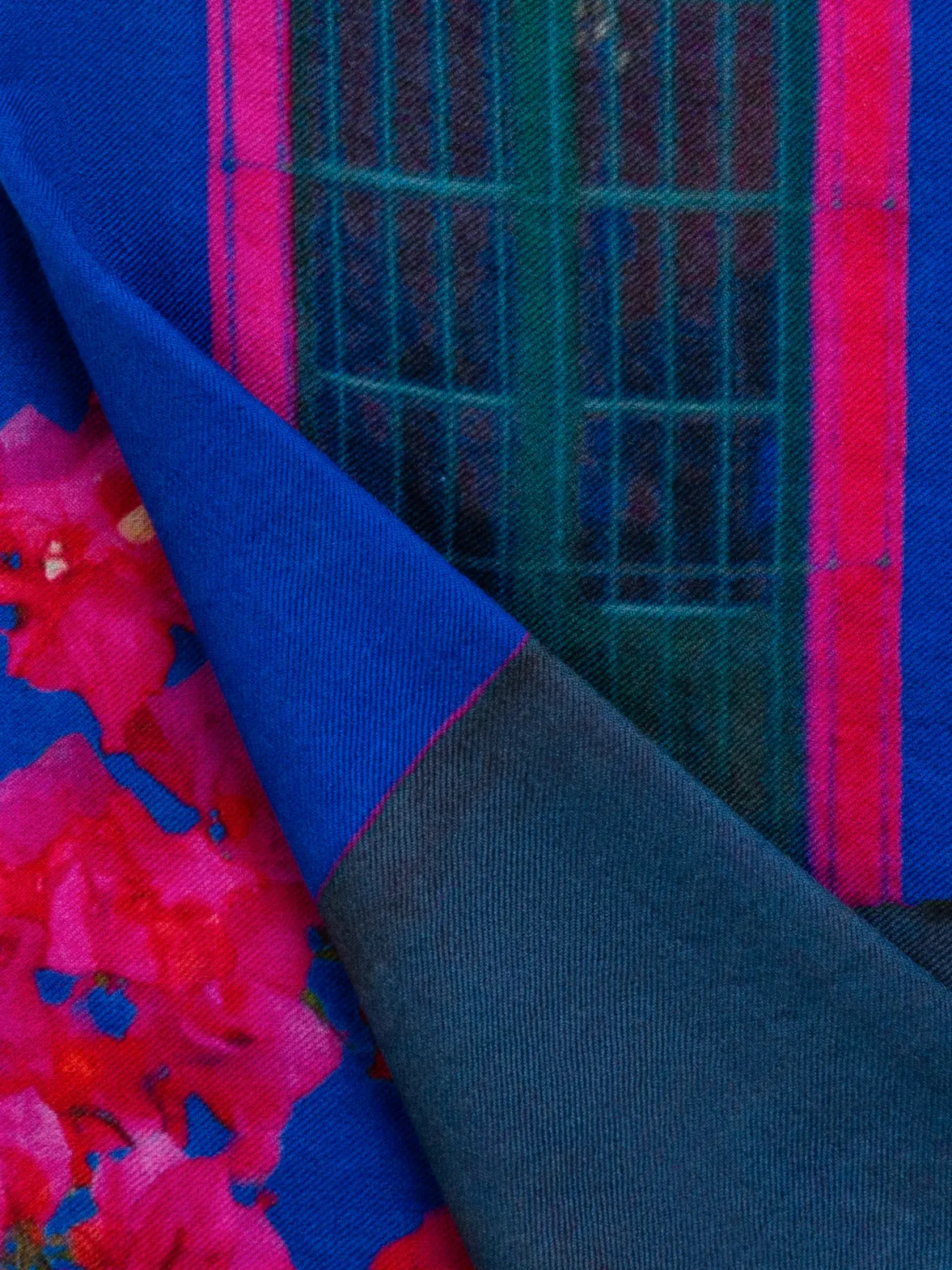 Scarf in Cashmere and Silk with Bougainvillea Porta Print Akris