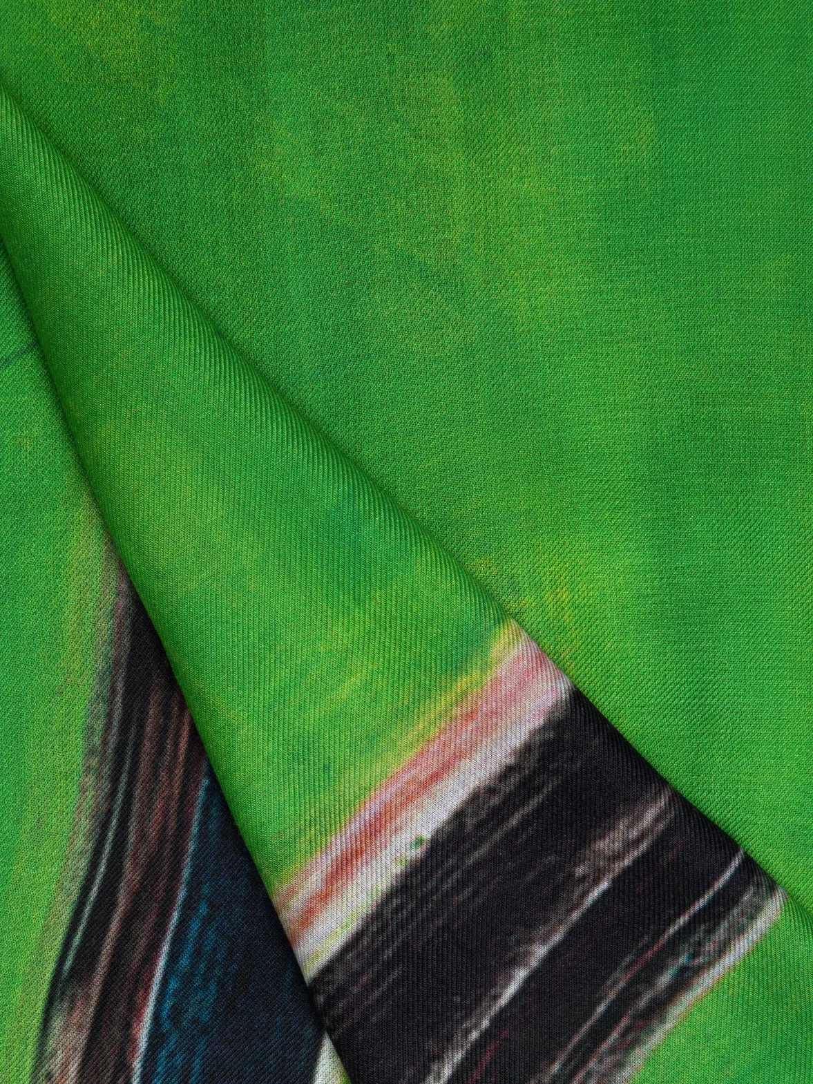 Scarf in Cashmere and Silk with W.T. print Akris