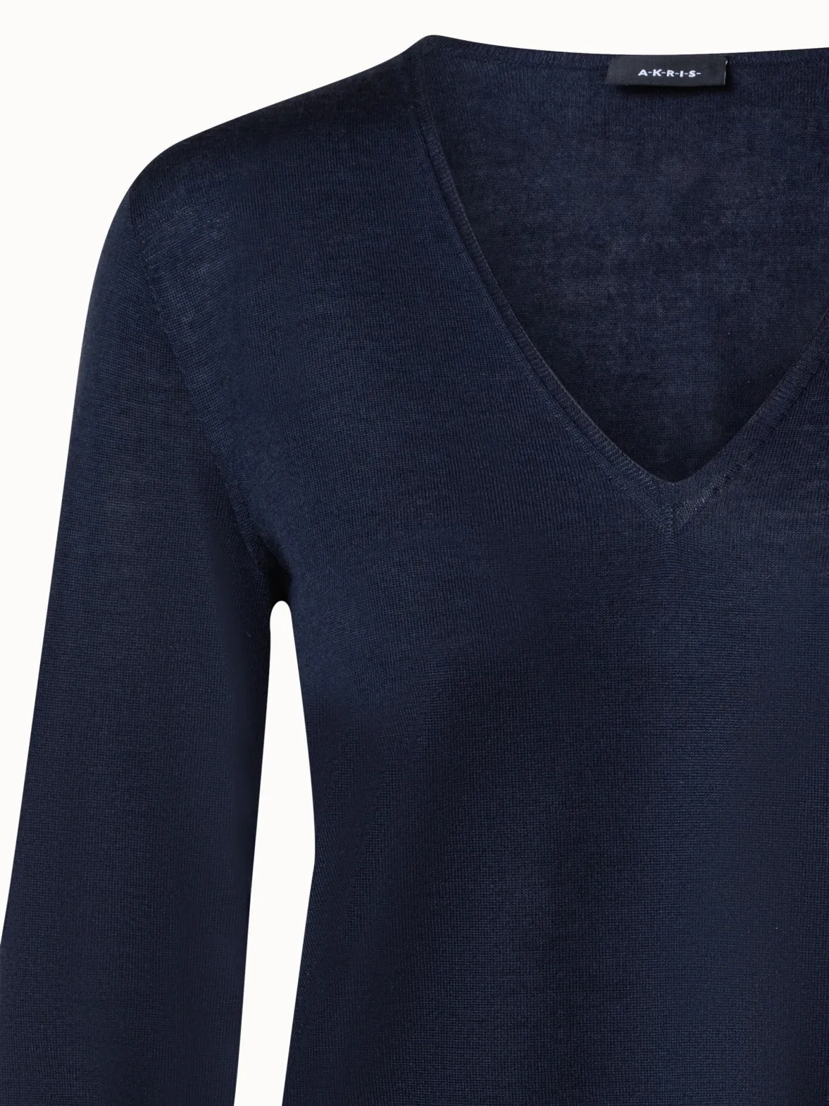 Seamless Cashmere Silk Knit V-Neck Pullover Akris