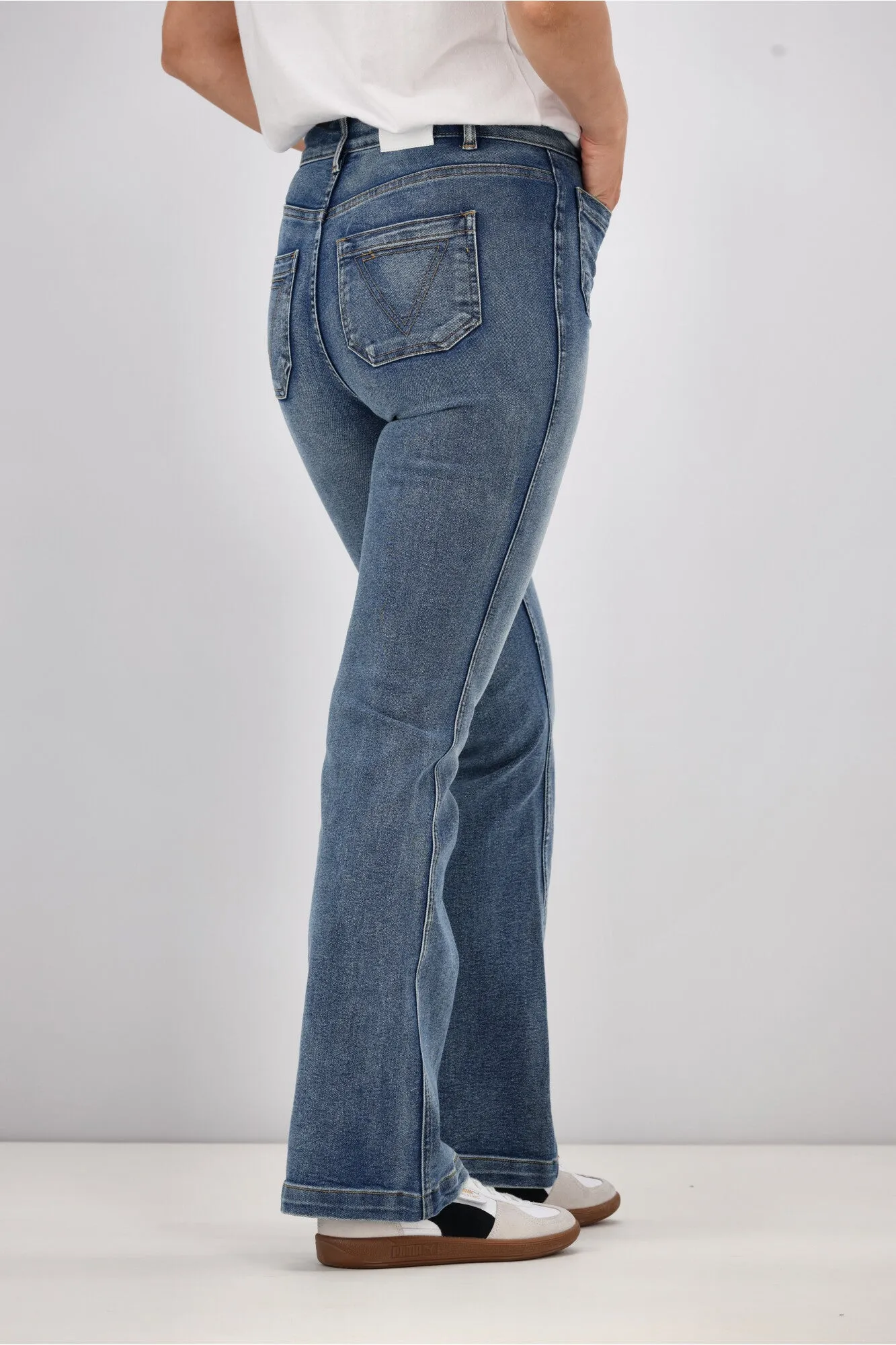 Shine On Label Leo Patch Pocket Flare Jean Indigo