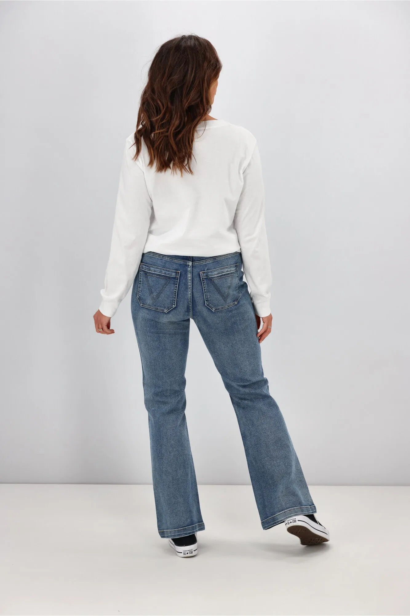 Shine On Label Leo Patch Pocket Flare Jean Indigo